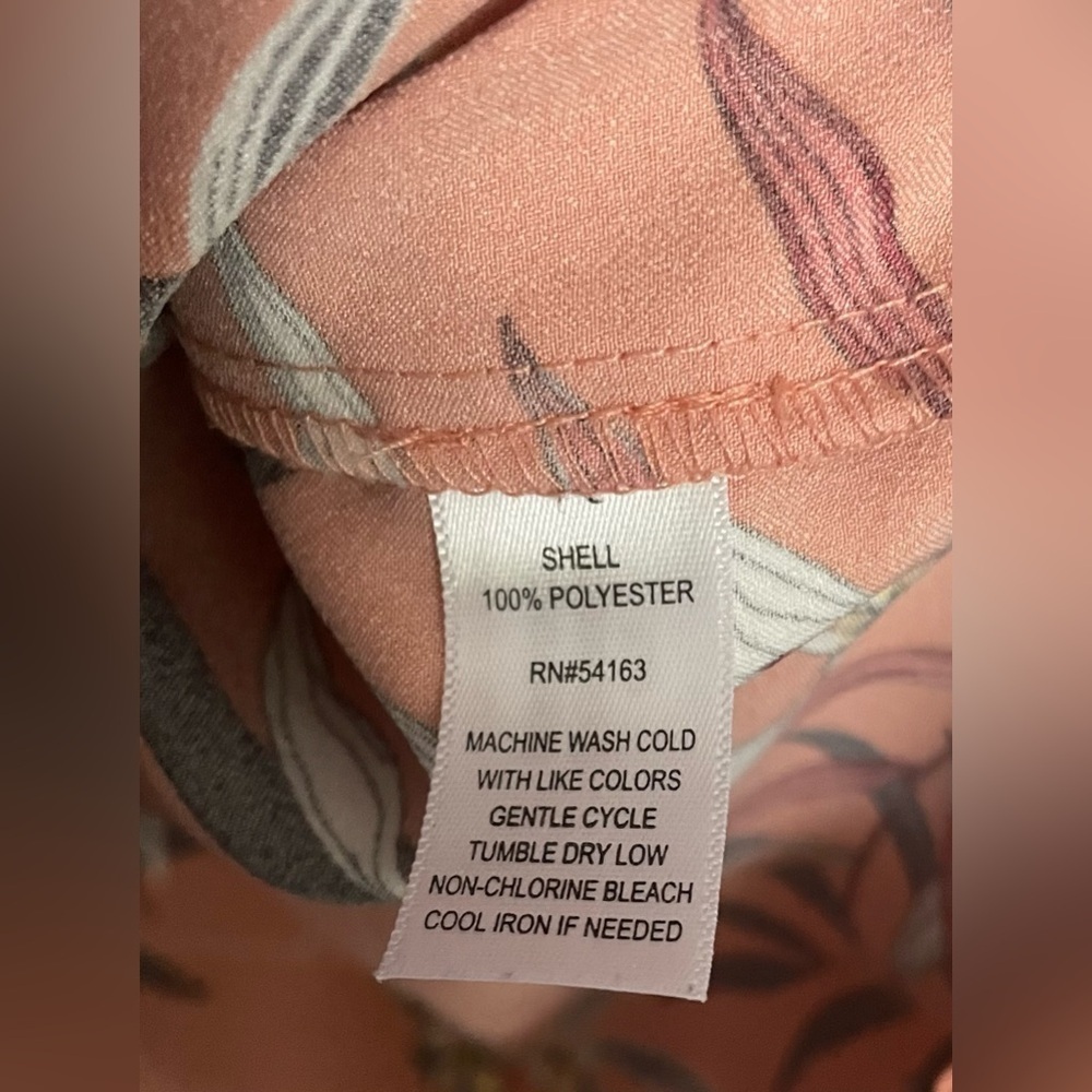 Andrew Marc Tops Floral Boxy Satin V Neck Blouse Workwear Color: pink/Orange L - Picture 5 of 5
